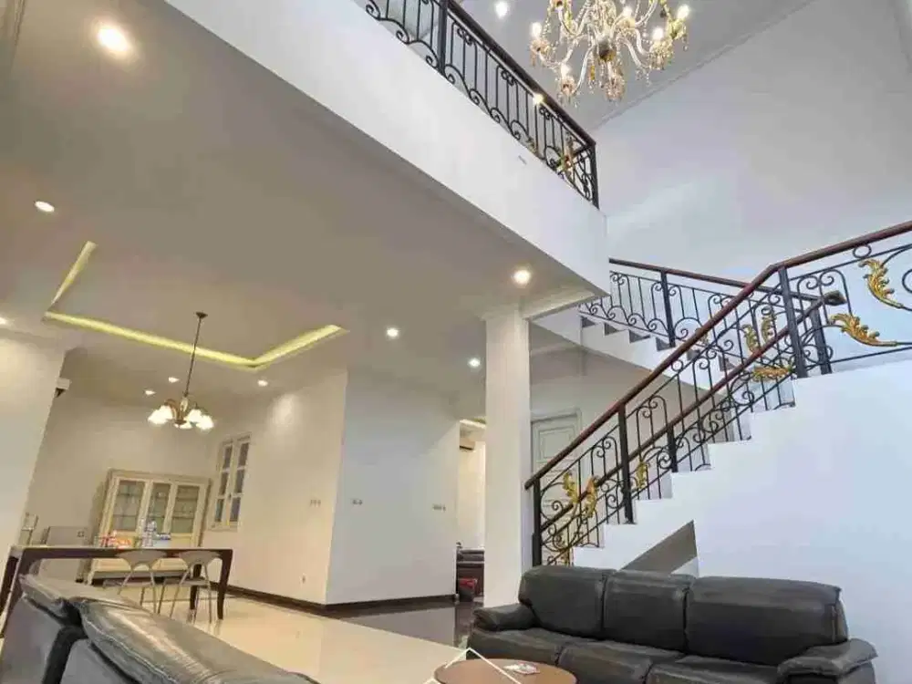 RUMAH DISEWAKAN 2LANTAI SIAP HUNI BISA BUAT KANTOR JL LEBAK BULUS I JAKSEL.