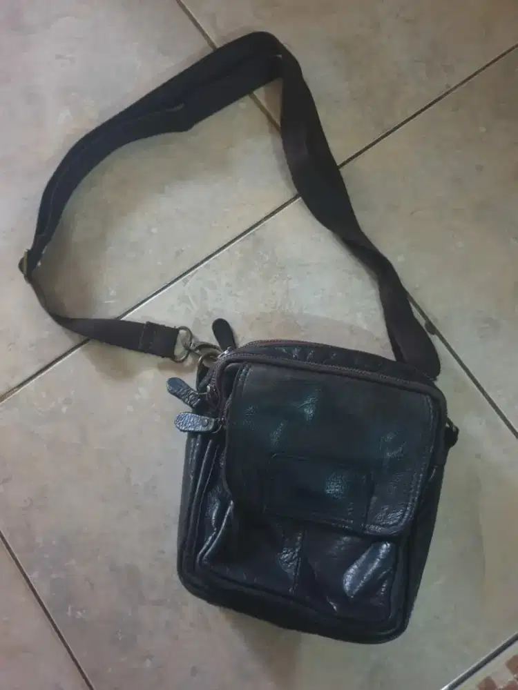 Tas selempang kulit asli