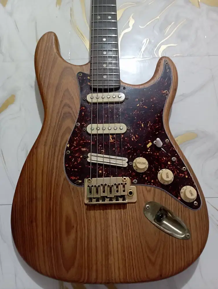 Gitar elektrik stratocaster