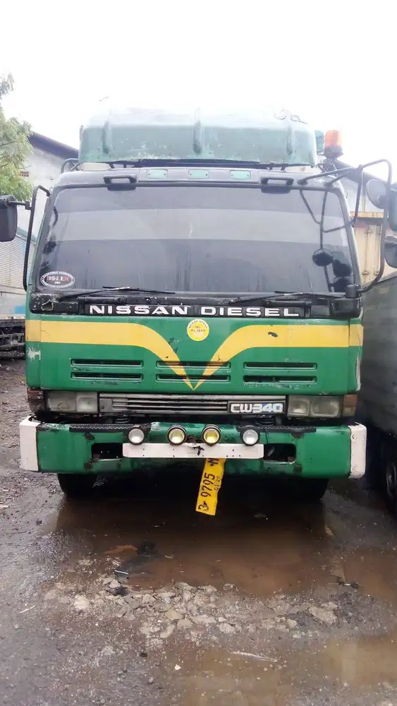 Nisan wingbox tronton