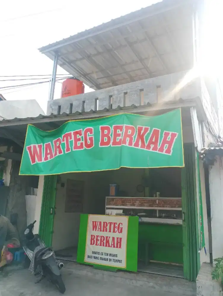 Over warteg omset 700 tiap hari ,,beras abis tiap hari 8 ltr.