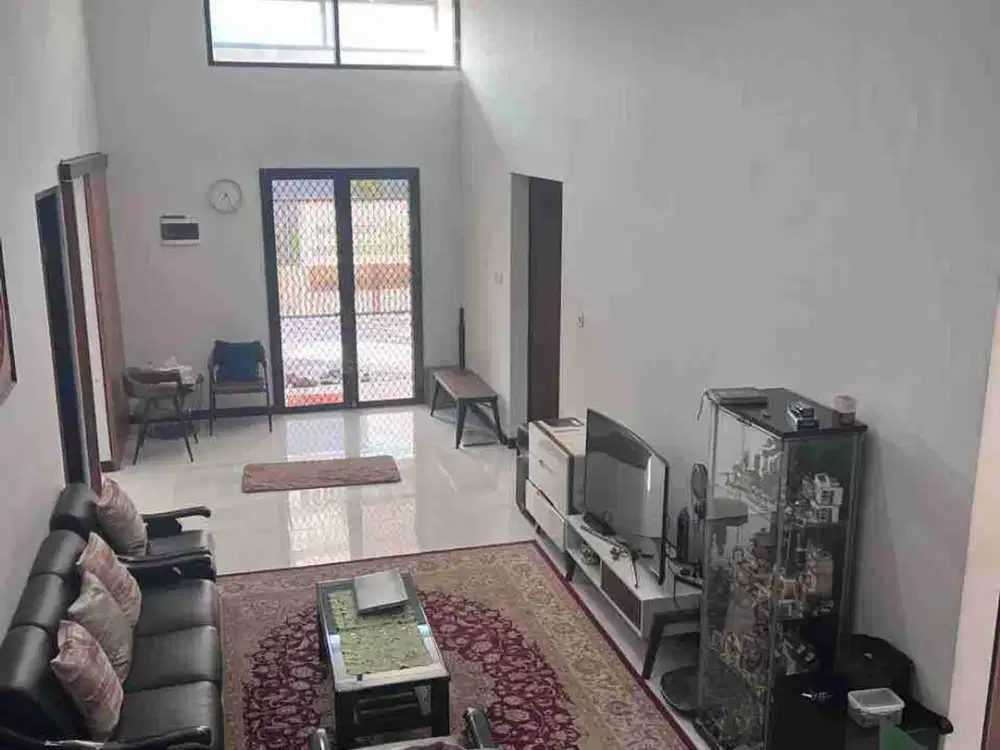 DIJUAL RUMAH TERAWAT DEKAT UNIVERSITAS SURABAYA SIAP HUNI