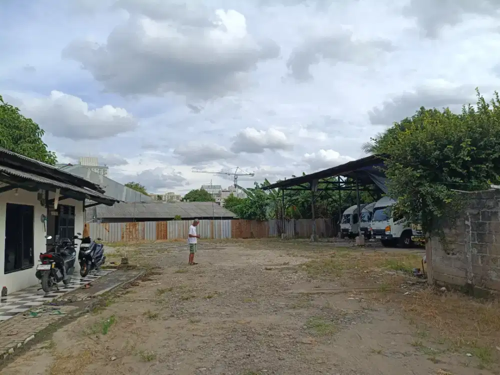 Rumah / lahan kosong pergudangan