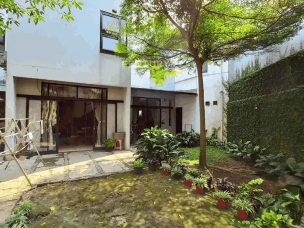 Rumah Pojok Ada Halaman Di Belakang 6714