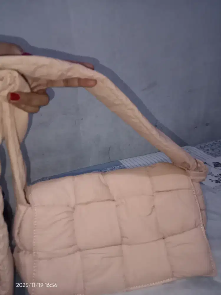 Sling bag pink puffy premium