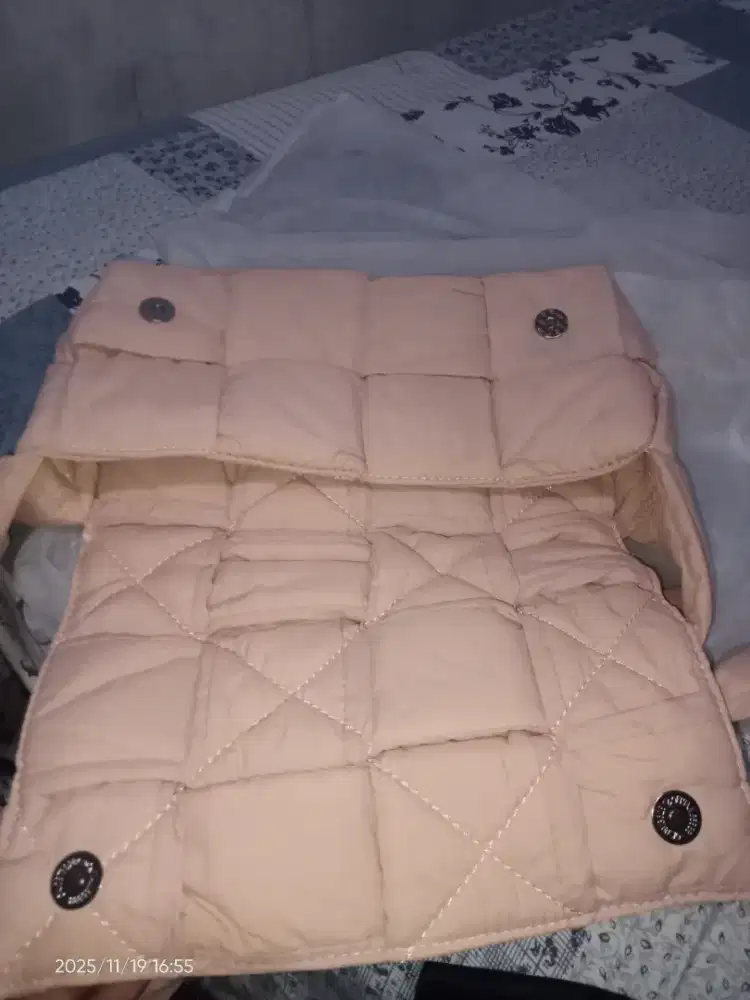 Sling bag pink puffy premium