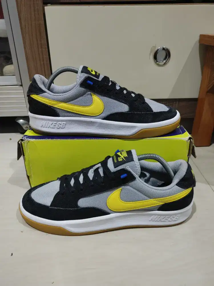 Sepatu Nike SB adversary preloved size 42.5