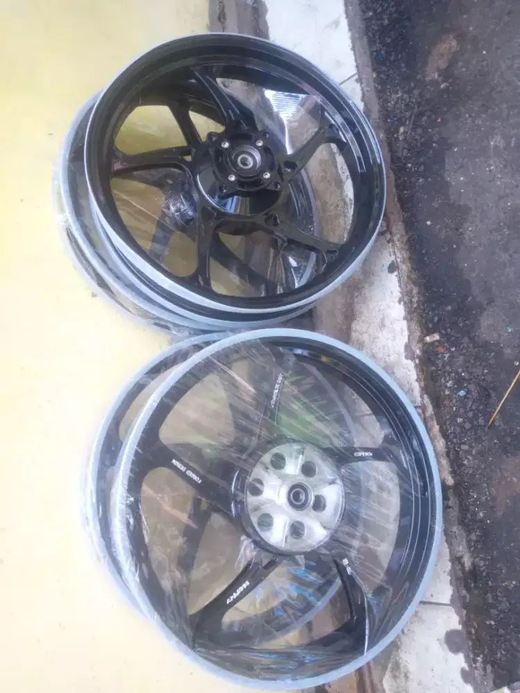 Satset Jual velg CMG R17 masih baru