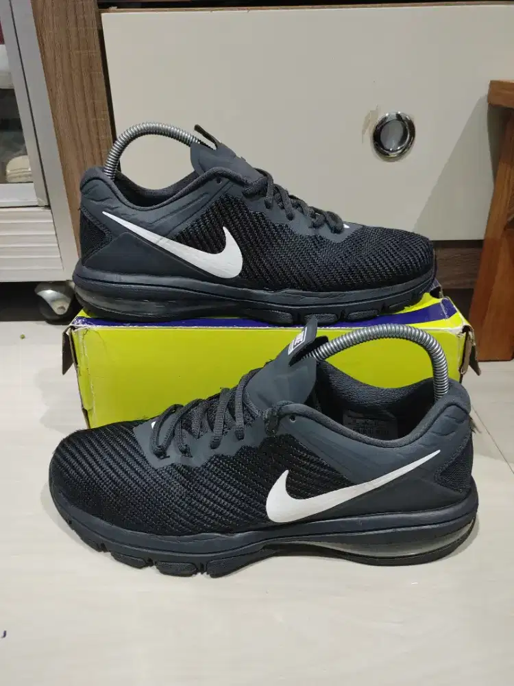 Sepatu Nike air max full ride tr preloved size 44