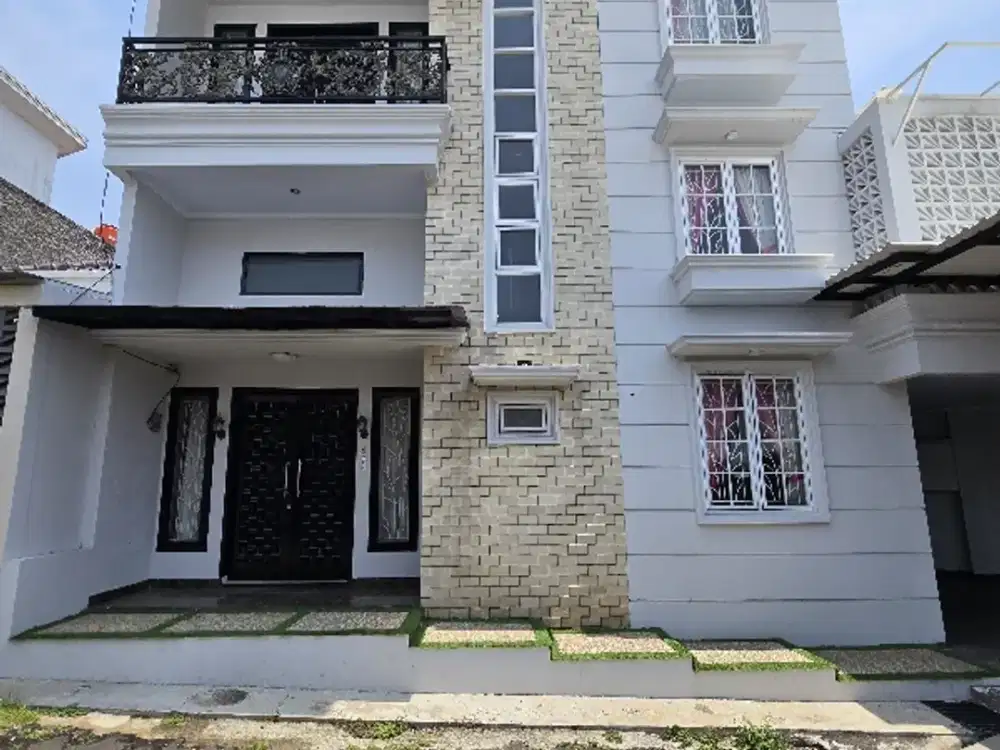 Rumah Secondary Ada Kolam Renang Lenteng Agung Jaksel