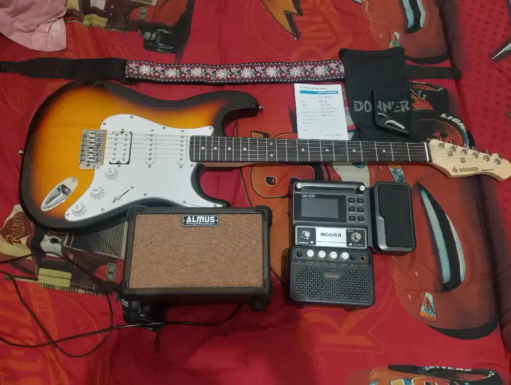 Gitar listrik murah Donner Dst 100