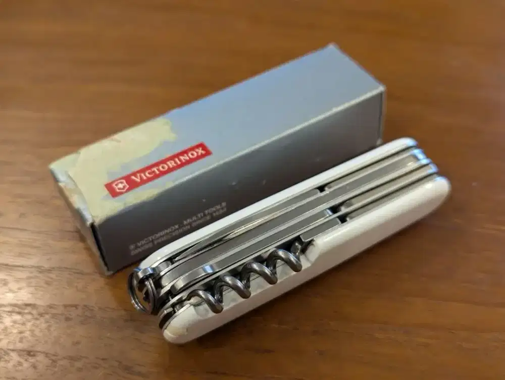 Victorinox Explorer 91mm White Swiss Army Pisau Outdoor Multi Tools