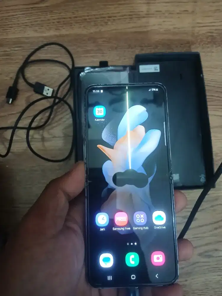 Samsung Z Flip 4 8/256 Ex Sein