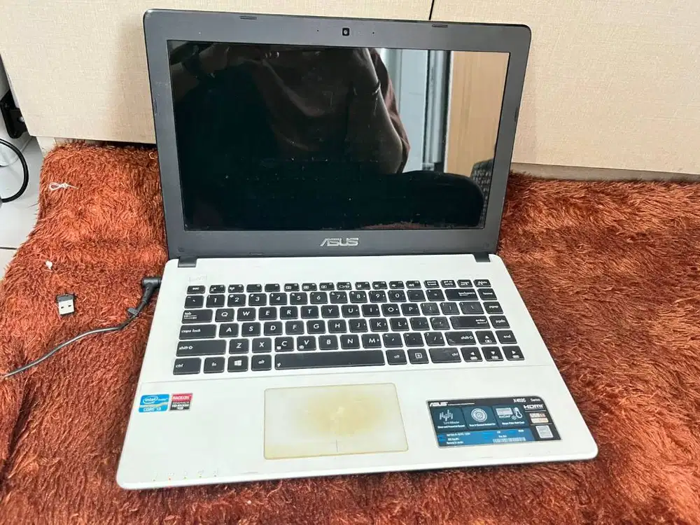 Laptop asus x452c white  Uk 14inch Windows 8.1 64bit(bisa ganti win)