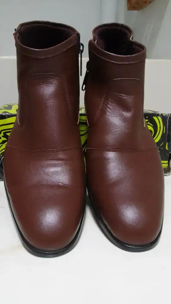 Sepatu boots pantofel