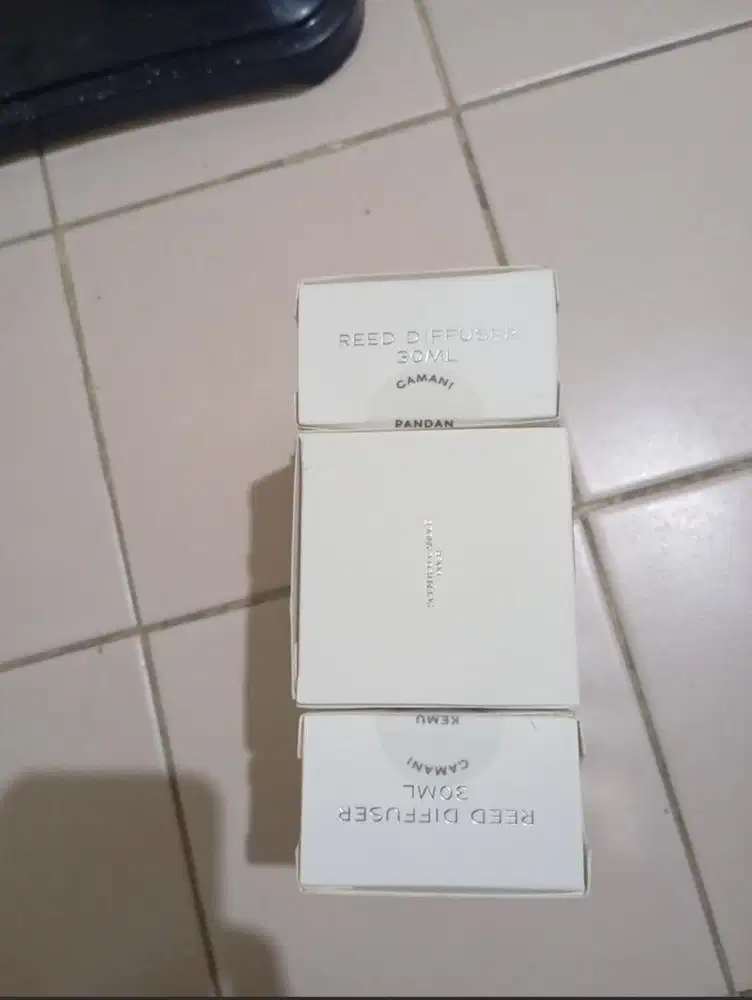 CAMANI DISCORVERY SET GALLERY. 2 REED Diffusers + SCENTED CANDLE