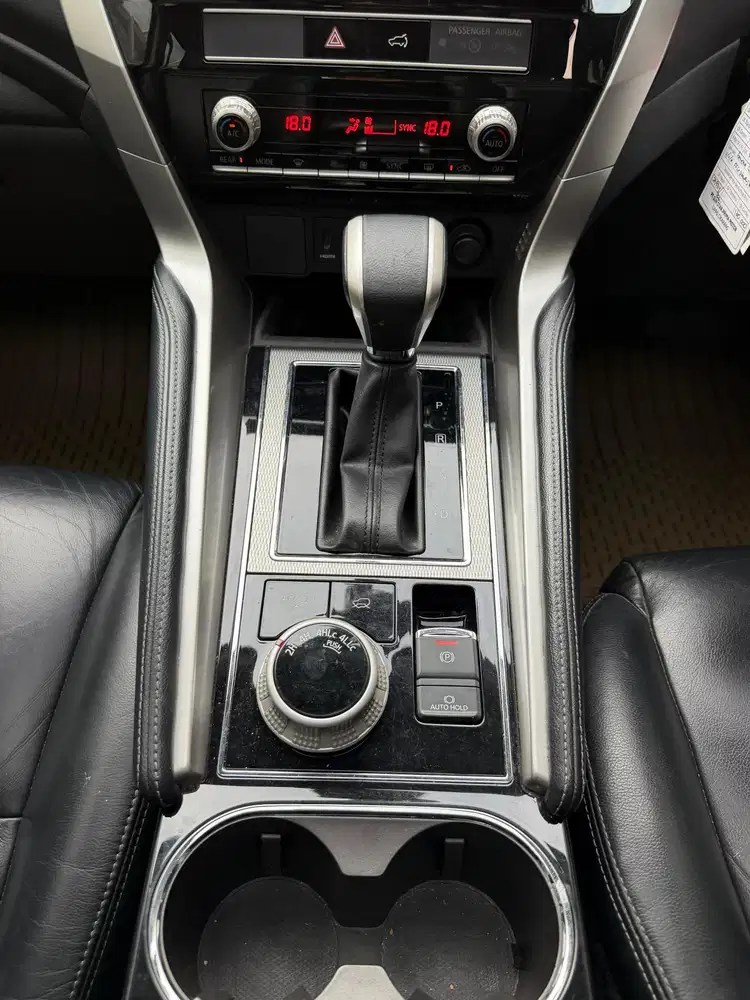 Mitsubishi Pajero Sport Dakar 4x4 Ultimate 2021 tipe tertinggi