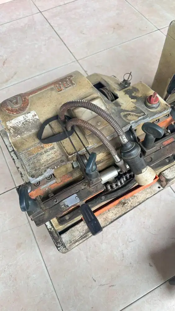 Mesin Kunci, Catok Paron