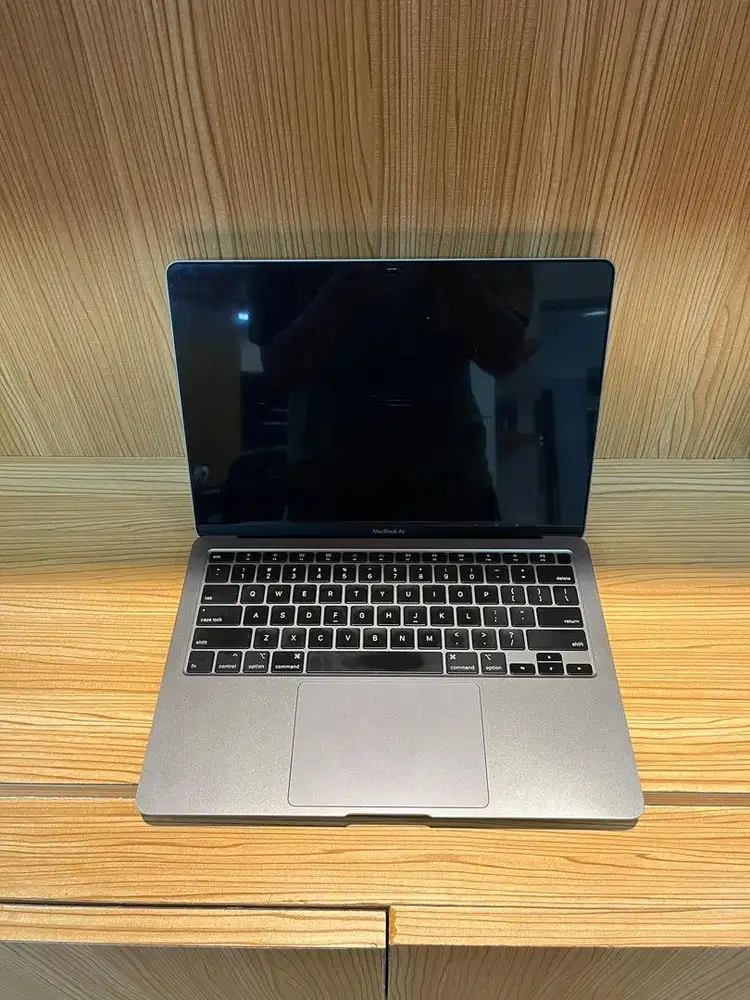 Macbook Air 2020 i3 8/256 Space Grey