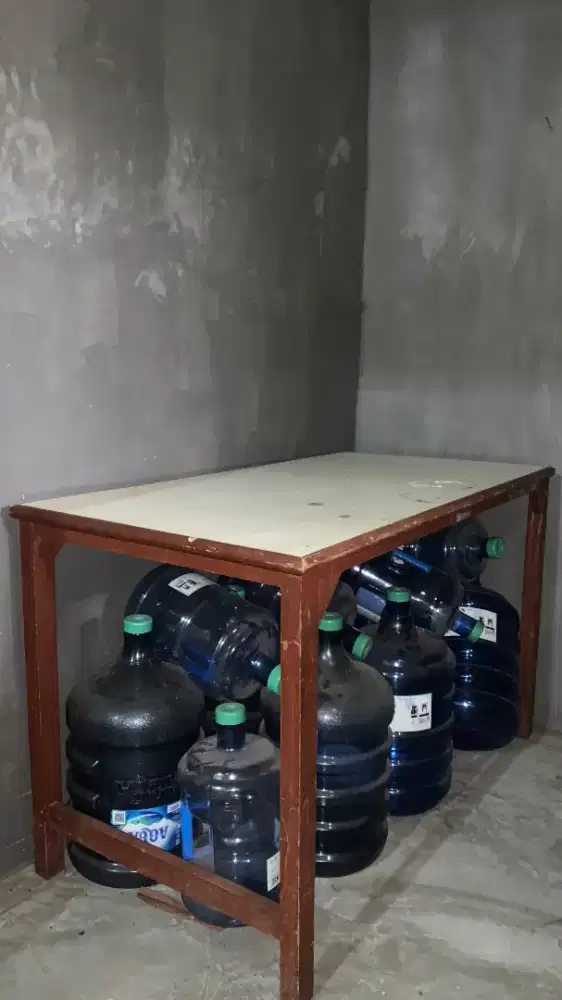 Meja dagangan ada 2 pcs