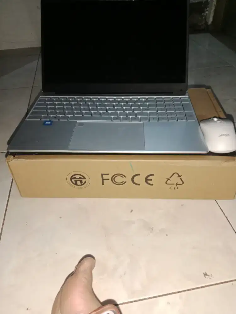 Jual laptop pemakaian baru 2 minggu