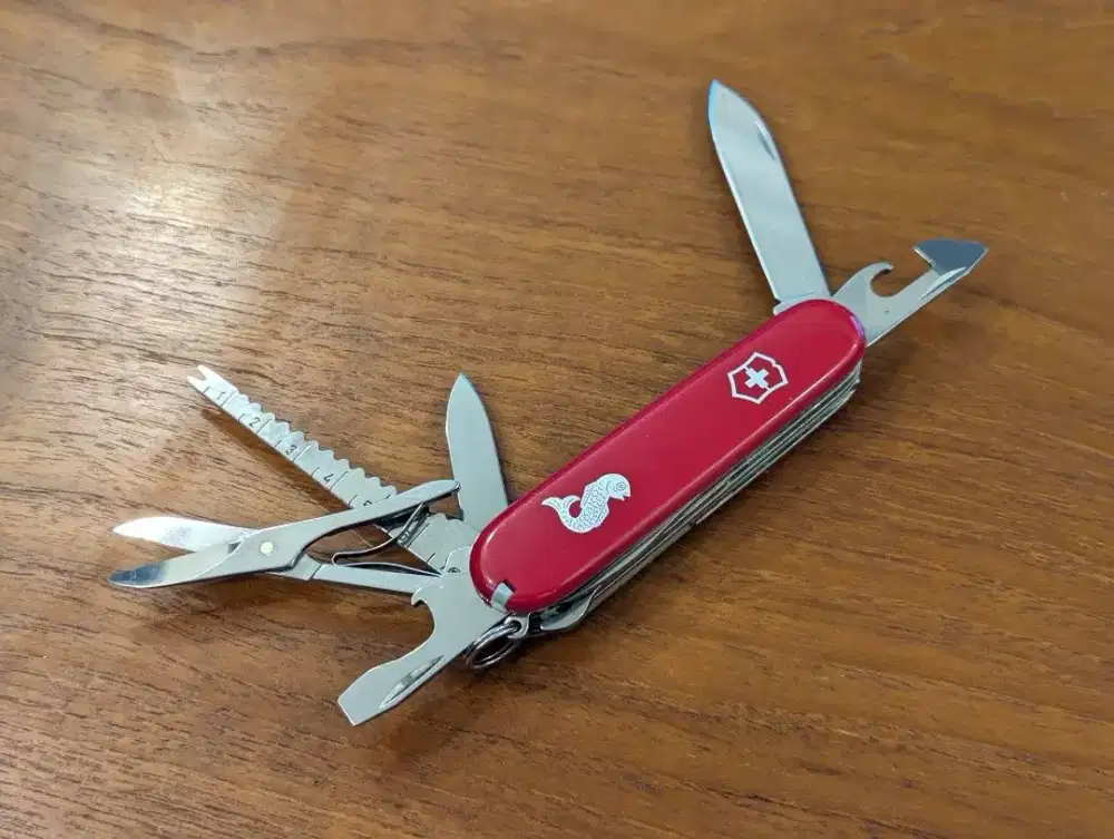 Victorinox Fisherman Swiss Army Pisau Lipat Mutli Guna Outdoor Tools