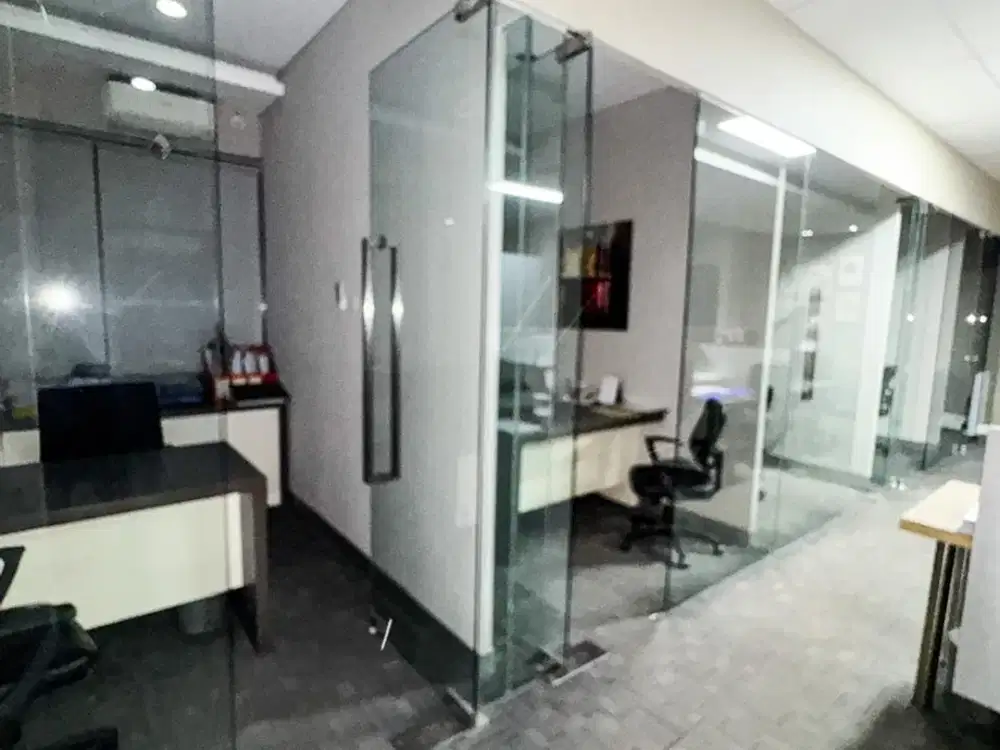DIJUAL BANGUNAN KANTOR 3 LANTAI DI JALAN RAYA ANGGREK LOKA BSD FULL FURNISHED