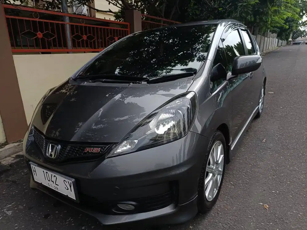 HONDA JAZZ RS 2013 (AT)