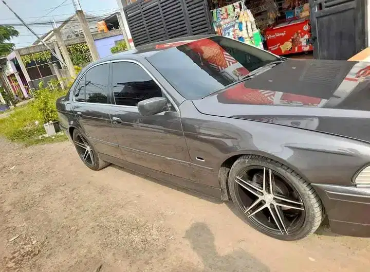 BMW 520i 2003 Bensin
