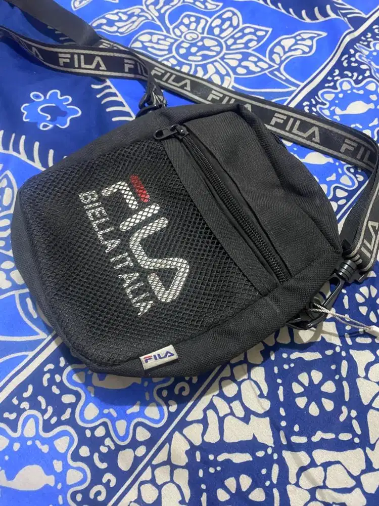 Tas fila pria sling bag preloved