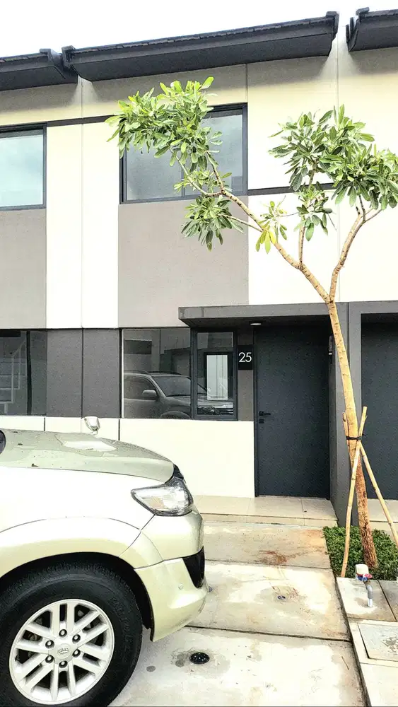 Disewakan Rumah Siap Huni – XYZ Blu 8 (No. 25) Lippo Cikarang