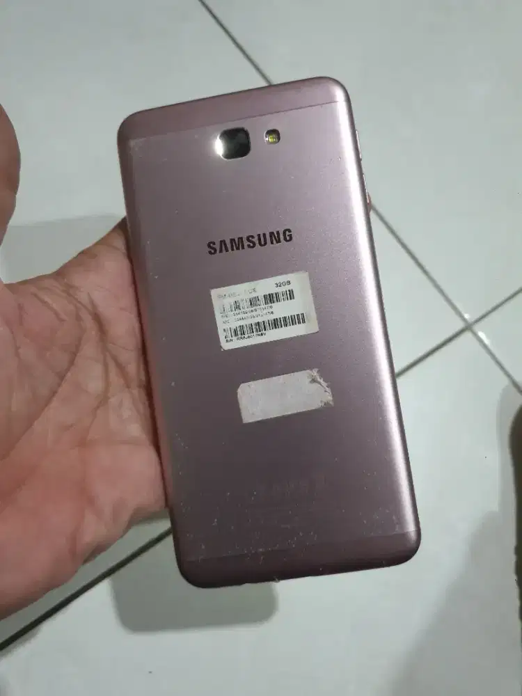 Samsung j7 prime ram 3/32