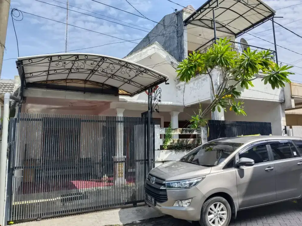 Di sewakan rumah 5 kamar, lokasi strategis, Darmo permai