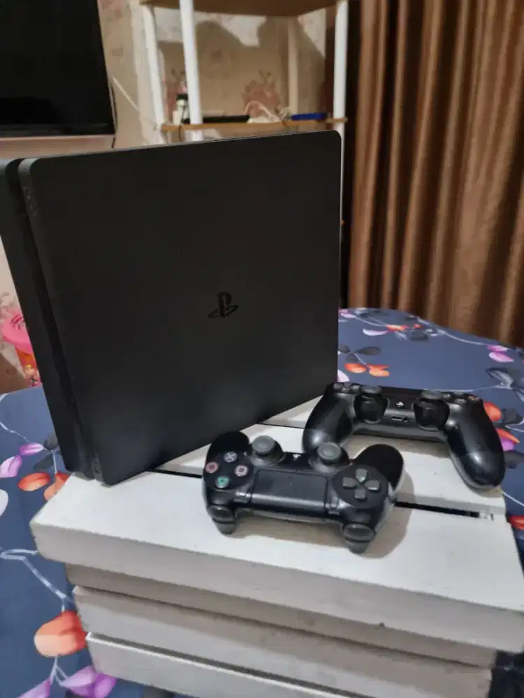 Nego Di jual PS4 SLIM 500GB + kaset semua