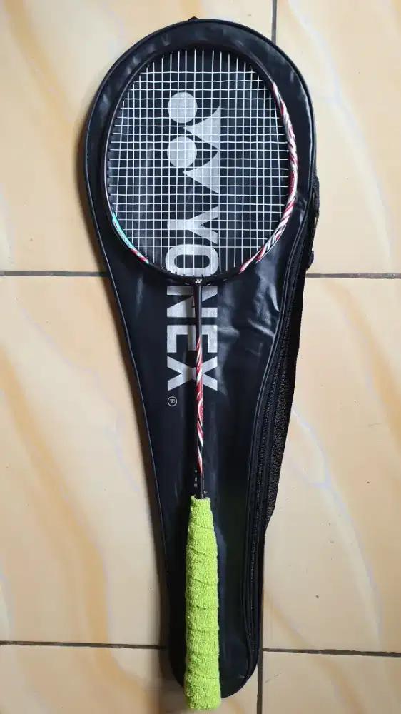 Raket yonex astrox 100zz