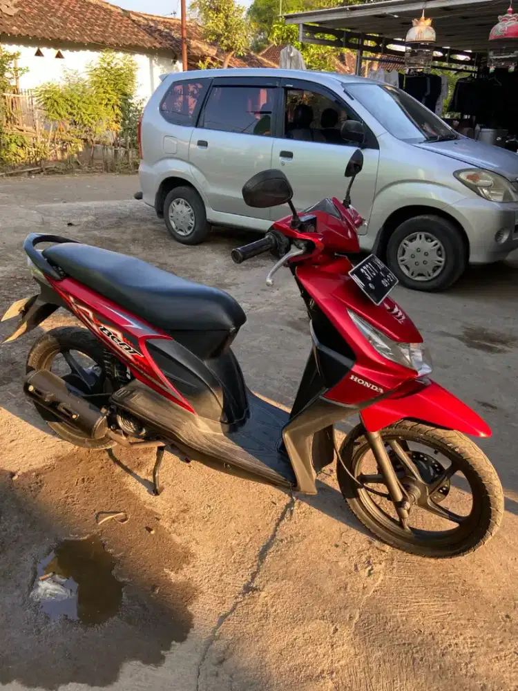 Honda beat karbu merah tahun 2012.harga 3,3