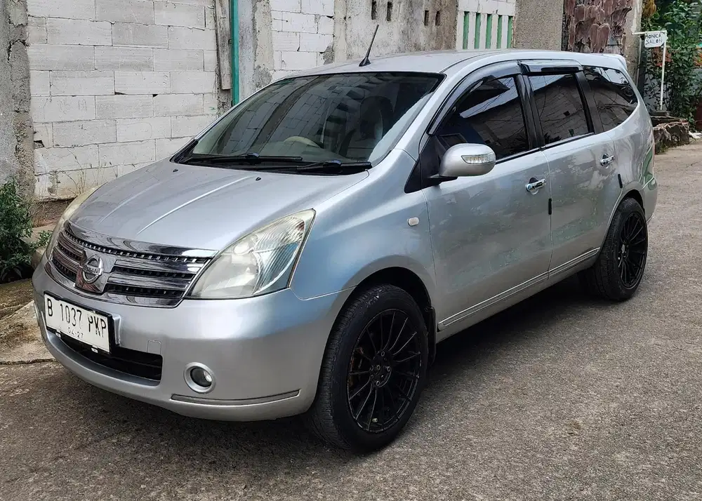 Nissan Grand livina 2011 Bensin