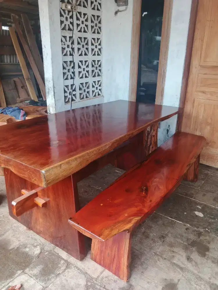 Meja makan antik teras