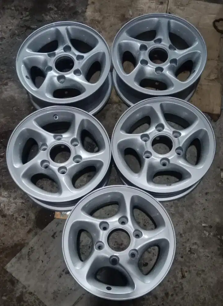 Velg phanther r14 pcd 6x139.7 lebar 5.5