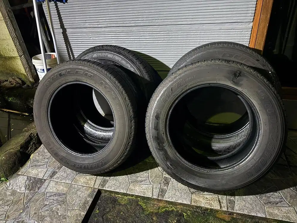 Ban Bridgestone 265/60 R18 Ex Fortuner