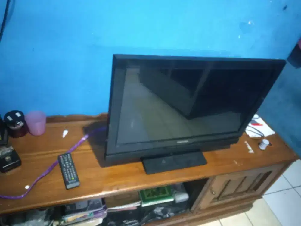 Tv lcd 24in  1 set sama stb dan antena
