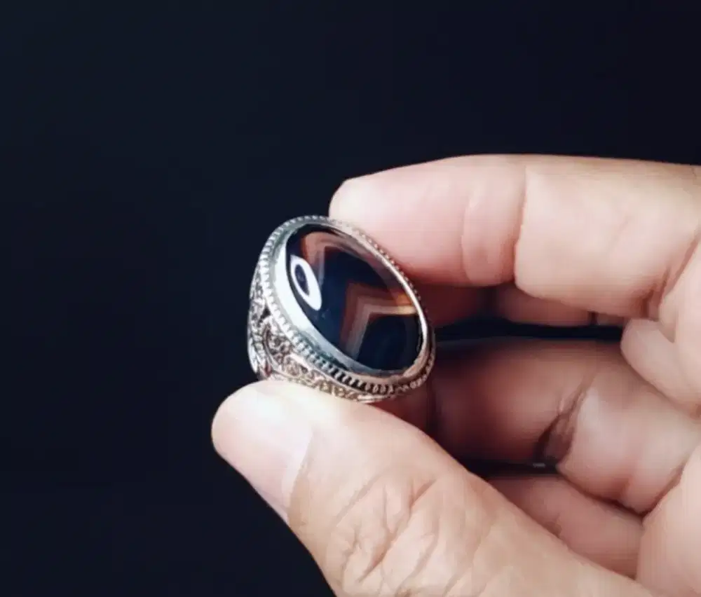 Batu Yaman Wulung motif junjung derajat