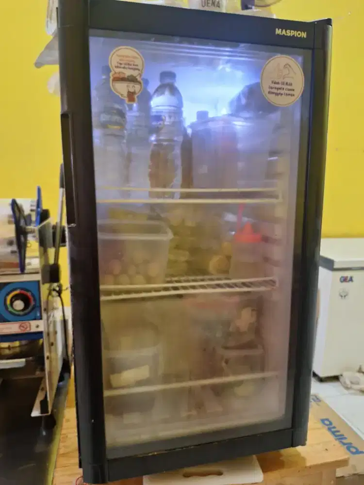 Dijual showcase maspion