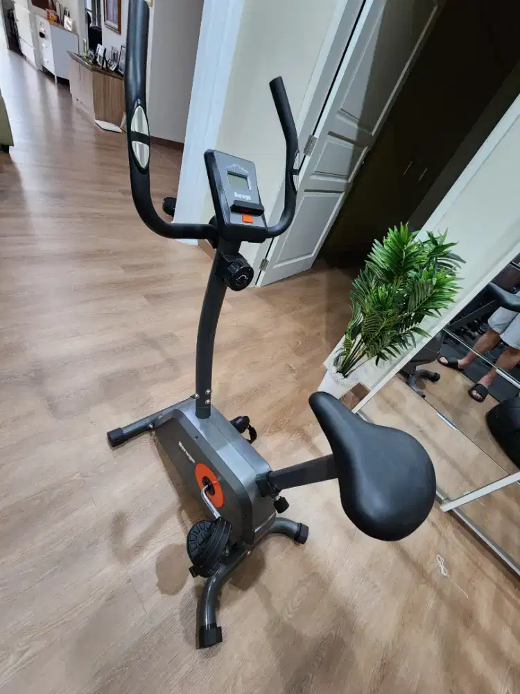 Magnetic Bike (Sepeda Statis) Berwyn  Konidisi 90%