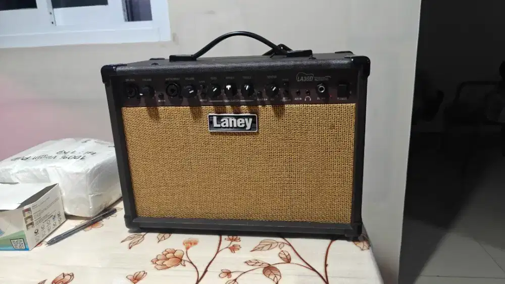 Eks Hadiah Gitar Akustik Amp