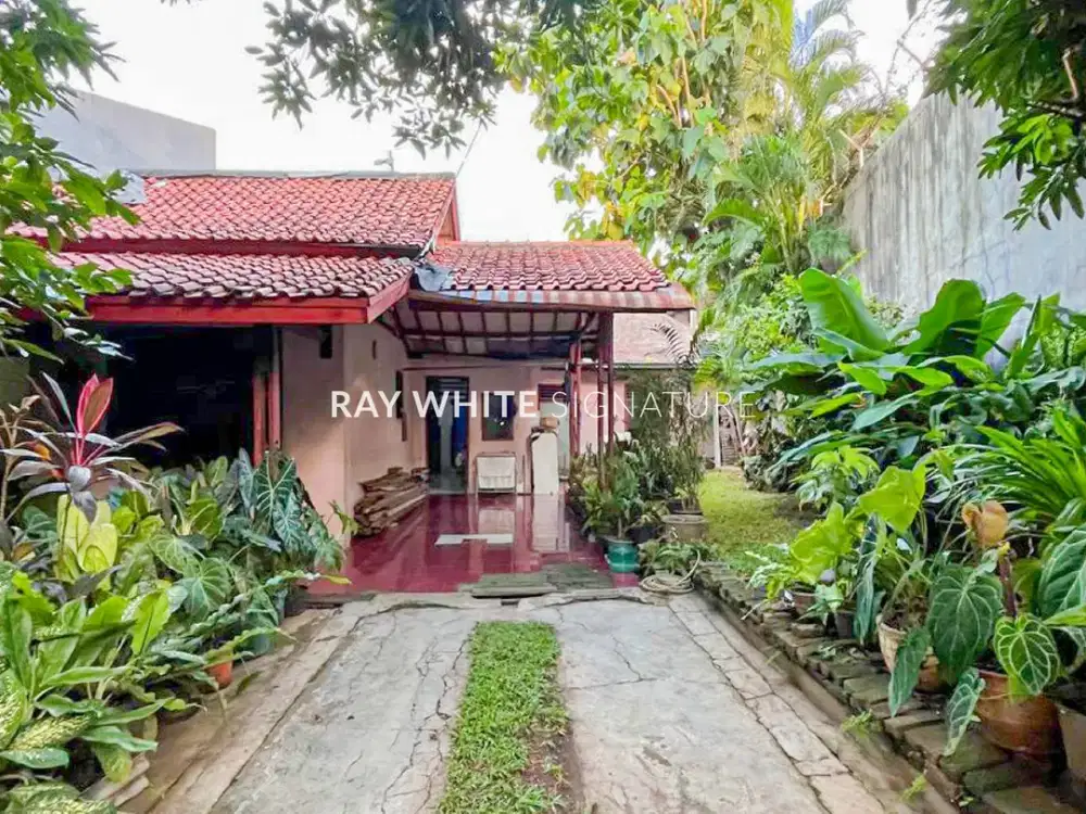 Dijual Rumah Klasik yang Tenang dan Asri di Cilandak