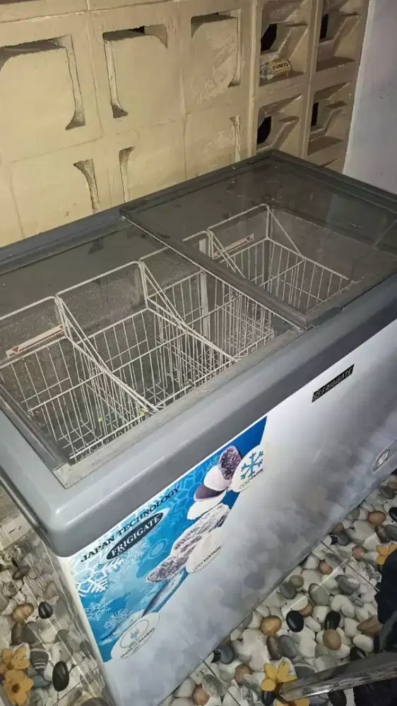 FREEZER BOX ICE CREAM/MAKANAN FROZEN