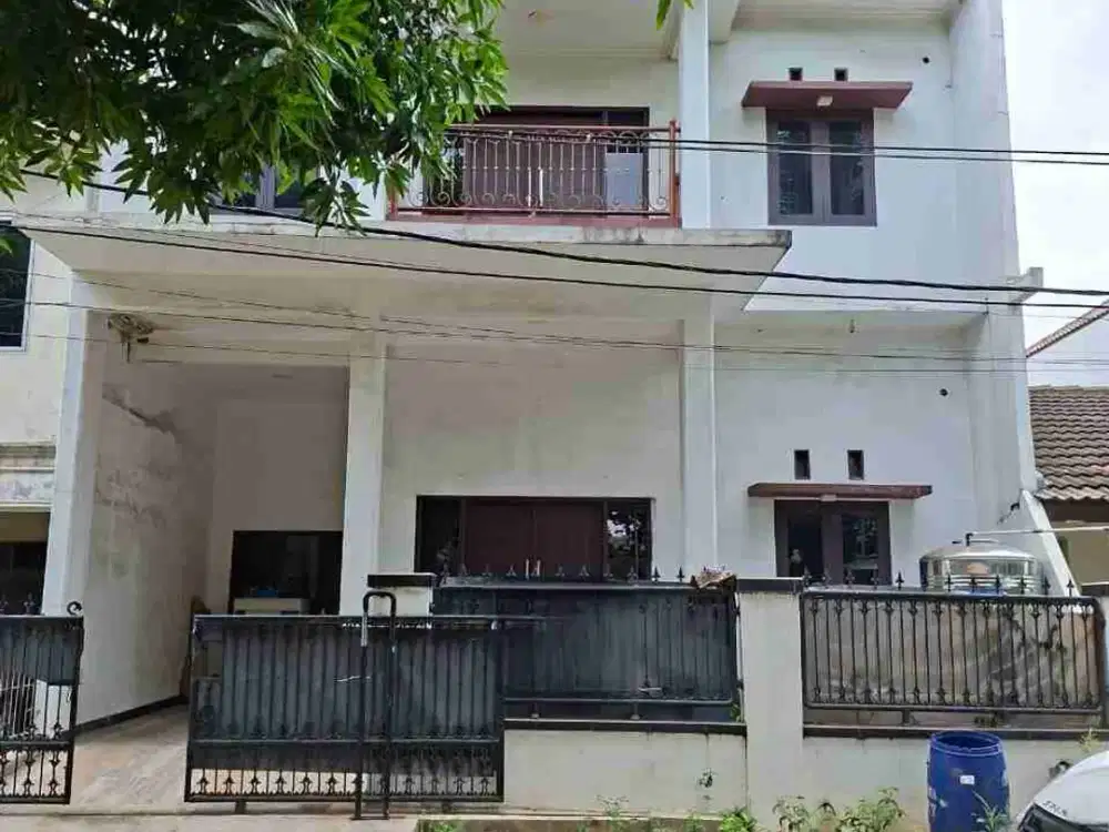 Disewakan rumah 2 lantai 4KT+1  bagus 43 jt/thn di galaxy