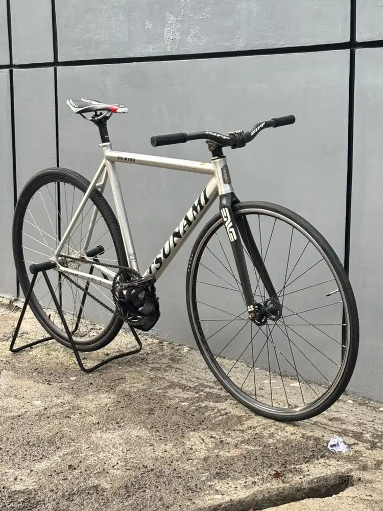 SEPEDA FIXIE TSUNAMI SNM 100 GEN 1 (2018)