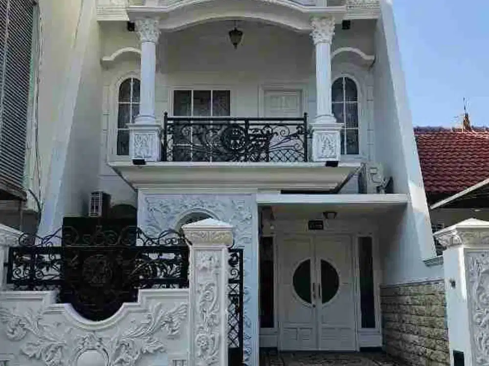 Dijual Rumah Taman Mutiara - Pakuwon City 
Sebrang Pakuwon City Mall